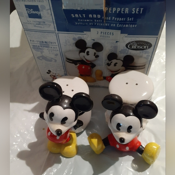 Mickey Mouse Salt and Pepper Set - Picture 2 of 2